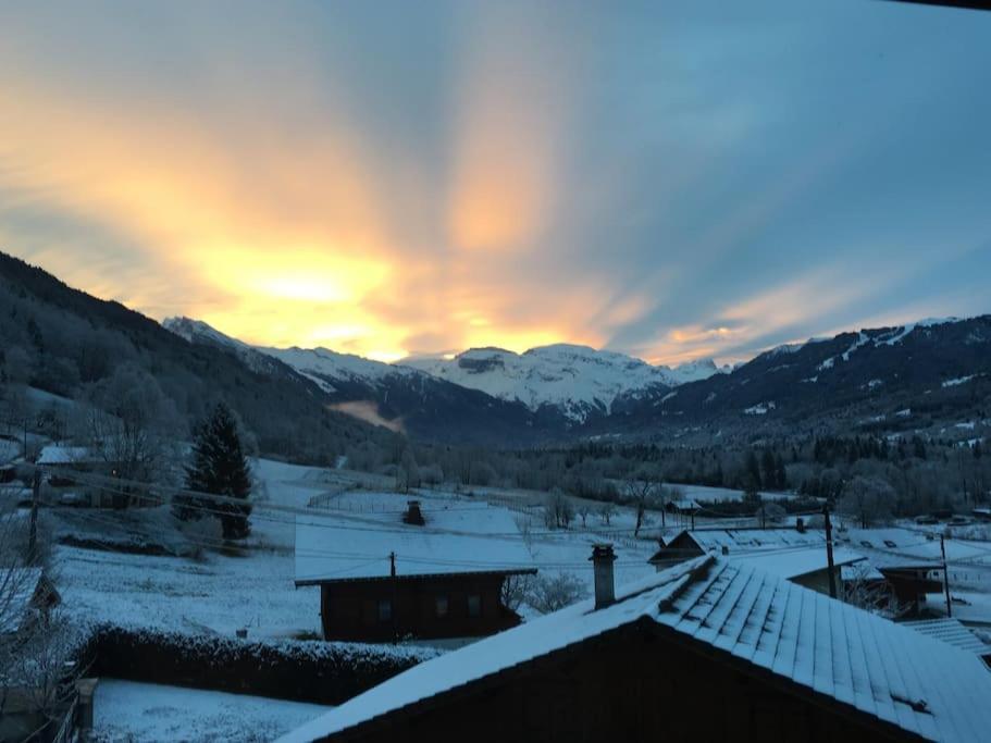 Dans Hameau, Pres Des Pistes Logement De Plein Pied Au Calme Taninges Esterno foto